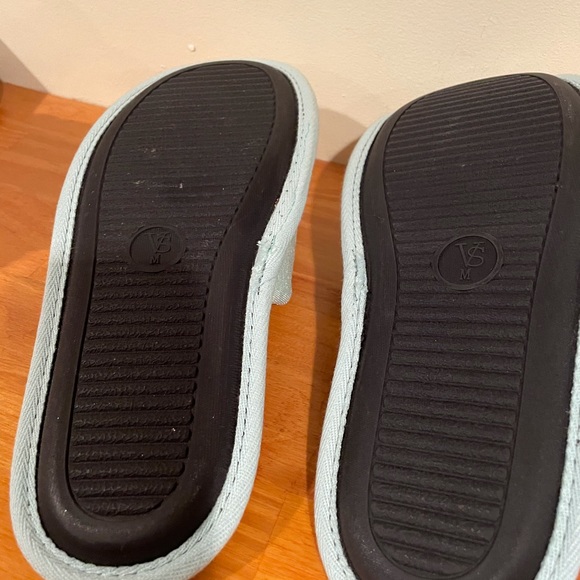 Victoria’s Secret slippers - Picture 3 of 3